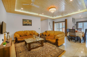 Alaya Stays 3 BHK Apartment with Hill View - Cliff Trident
